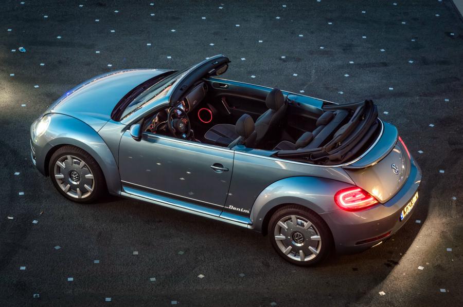  Volkswagen Beetle Convertible Denim 2016 года  (фото 20 из 41)